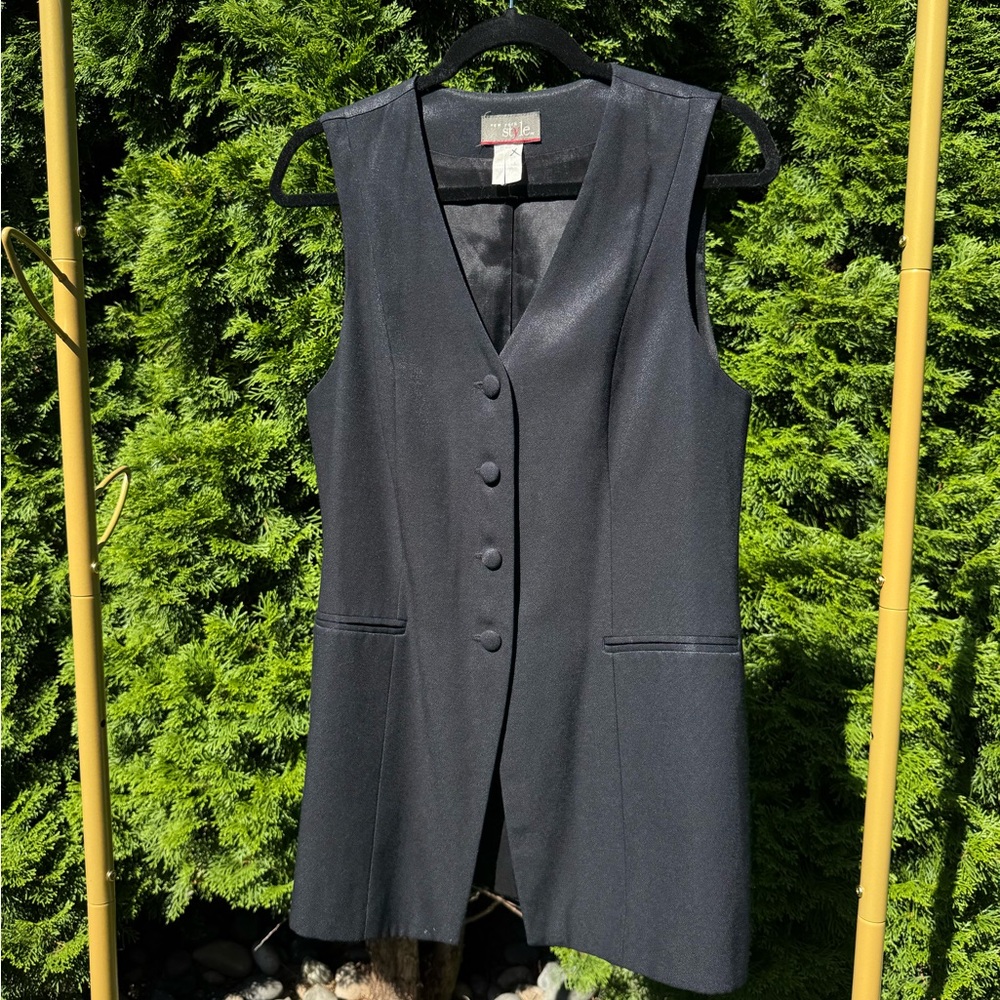 Elegant Black Sleeveless Vest